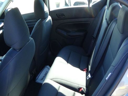 Used 2025 Nissan Altima 2.5 SV FWD image 11