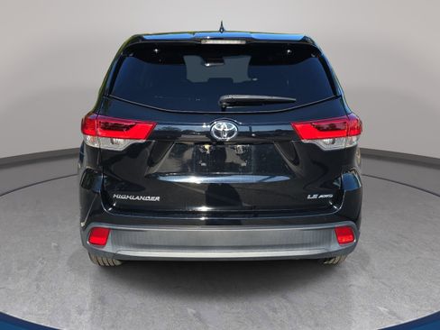 Used 2017 Toyota Highlander Plus AWD/4WD image 6