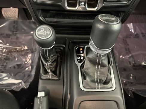 Used 2022 Jeep Wrangler Unlimited Sahara w/ Cold Weather Group image 16