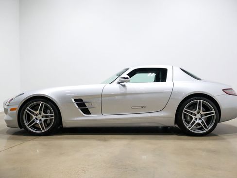 Used 2012 Mercedes-Benz SLS AMG Coupe image 12