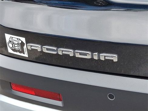 Certified 2023 GMC Acadia SLT w/ Preferred Package image 33