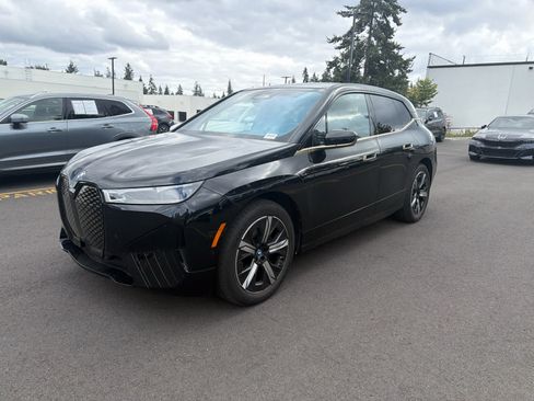 Used 2023 BMW iX xDrive50 w/ Sport Package AWD/4WD image 2