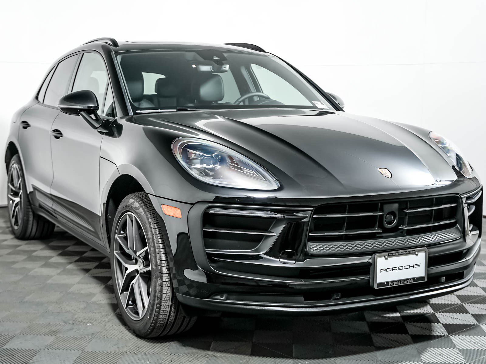 Used 2026 Porsche Macan AWD/4WD image 8