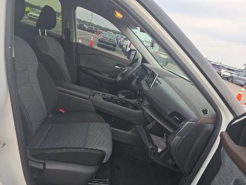 Used 2023 Nissan Rogue SV FWD image 9