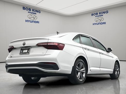 Used 2023 Volkswagen Jetta SE FWD image 22