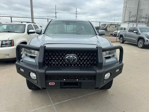Used 2018 Toyota Tacoma TRD Off-Road AWD/4WD image 2