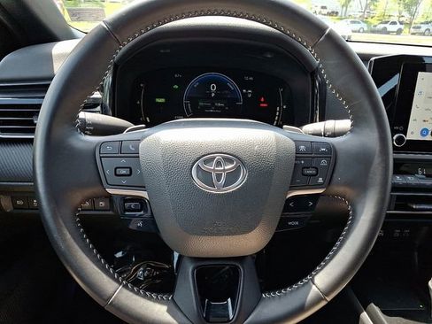 Used 2025 Toyota Camry SE FWD image 19