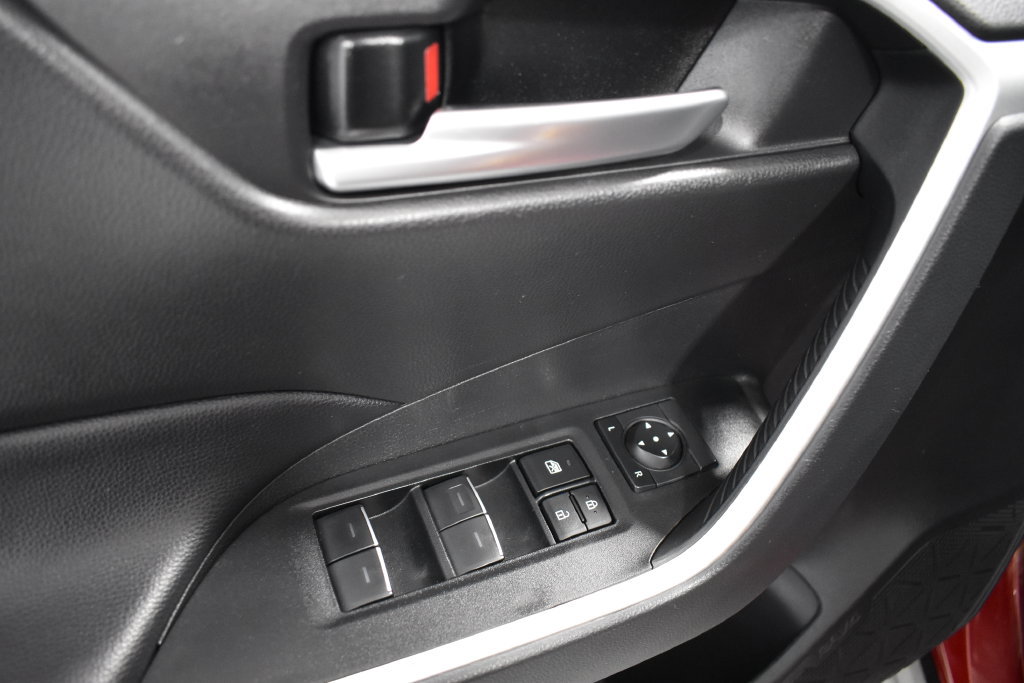 Used 2025 Toyota RAV4 XLE FWD image 16