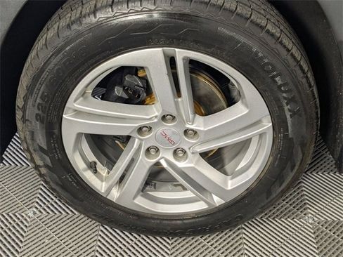 Used 2019 GMC Terrain SLE w/ Driver Convenience Package image 8