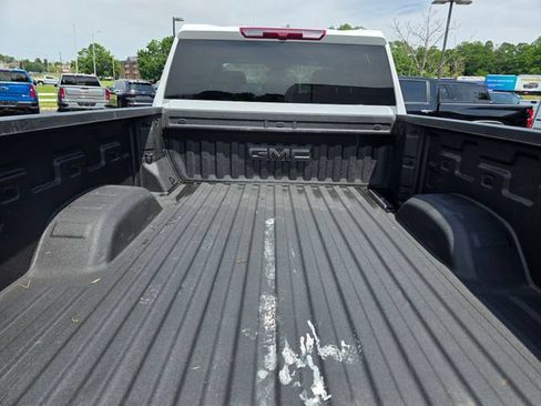 Used 2025 GMC Sierra 2500 AT4 AWD/4WD image 4