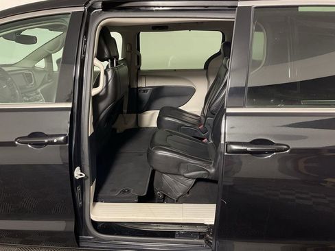Used 2021 Chrysler Voyager Lxi image 26