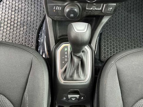 Used 2023 Jeep Renegade Latitude w/ Premium Group AWD/4WD image 21