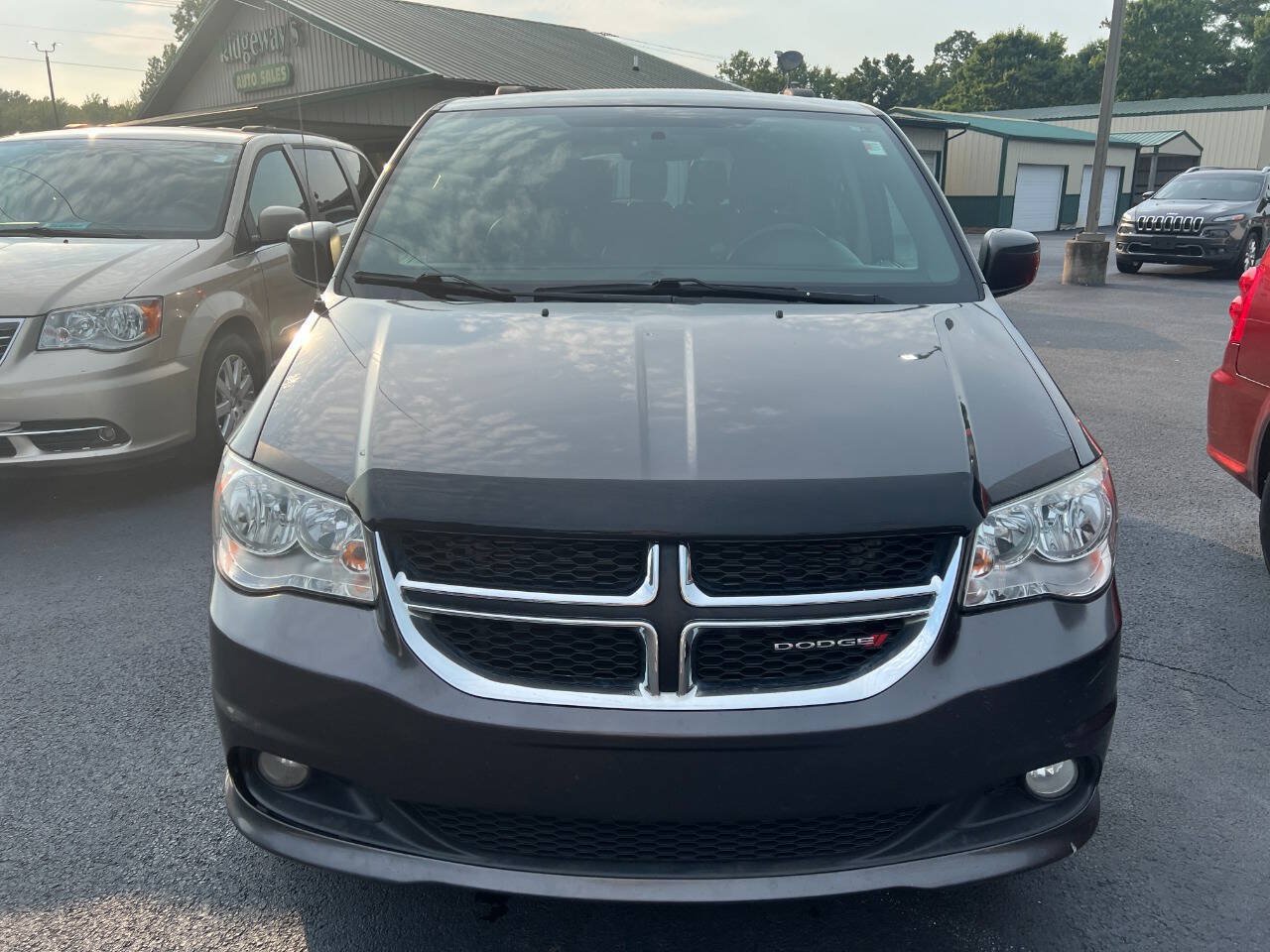 Used 2017 Dodge Grand Caravan SXT FWD image 8