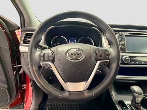 Certified 2019 Toyota Highlander SE w/ Carpet Mat Package (TMS) AWD/4WD image 9