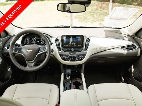 Used 2024 Chevrolet Malibu LT FWD image 11