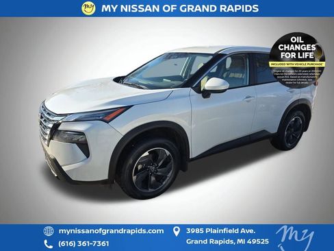 Used 2025 Nissan Rogue SV image 4