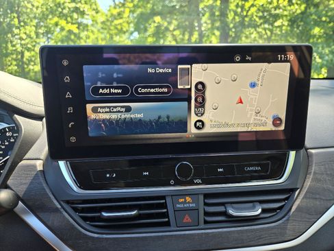 Used 2025 Nissan Altima 2.5 SL FWD image 18