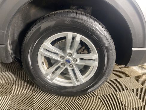 Used 2022 Ford Explorer XLT image 24