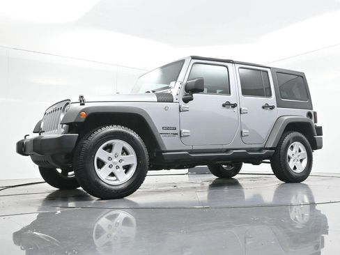Used 2018 Jeep Wrangler Unlimited Sport S AWD/4WD image 44