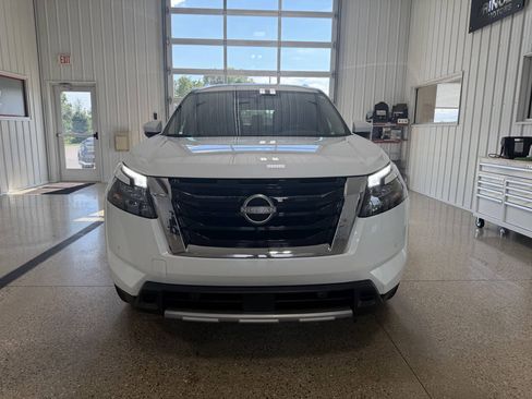 Used 2025 Nissan Pathfinder SL w/ SL Premium Package AWD/4WD image 5