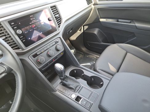 Used 2018 Volkswagen Atlas SE FWD image 25