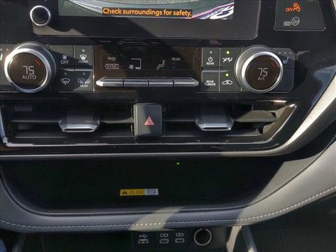 Used 2023 Toyota Highlander XLE image 15