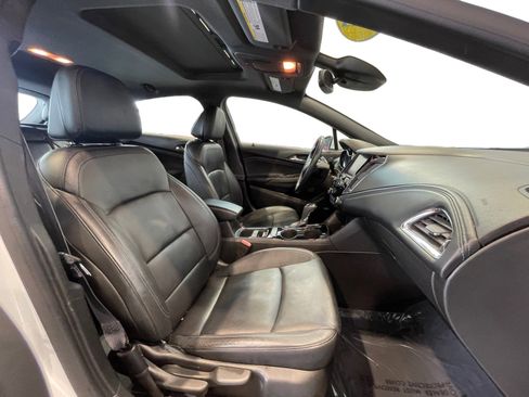 Used 2017 Chevrolet Cruze Premier image 2