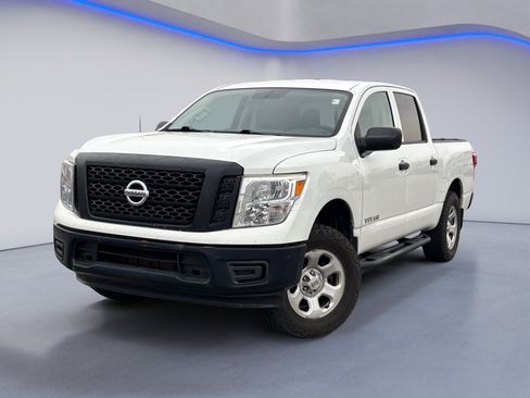 Used 2017 Nissan Titan S image 2