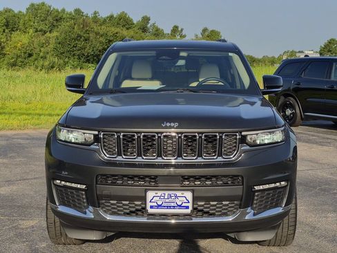 Used 2022 Jeep Grand Cherokee L Limited AWD/4WD image 2