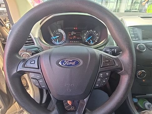 Used 2017 Ford Edge SE FWD image 4