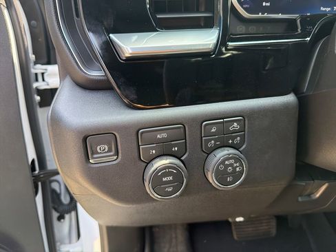 New 2026 Chevrolet Silverado 1500 RST w/ Dark Appearance Package AWD/4WD image 10
