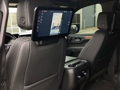 Used 2025 GMC Yukon Denali w/ Denali Reserve Package RWD image 8