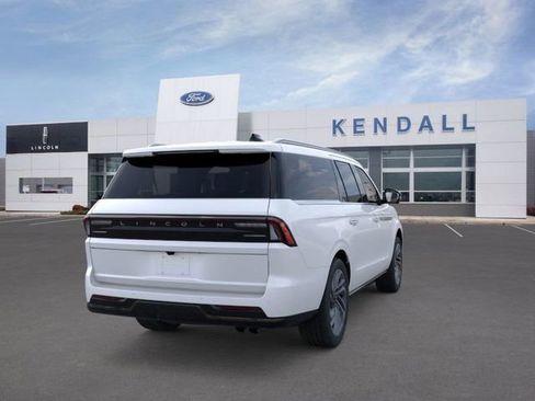 New 2025 Lincoln Navigator L Reserve image 8