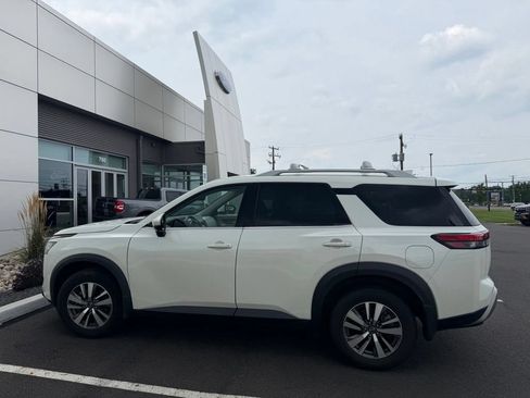 Used 2023 Nissan Pathfinder SL AWD/4WD image 6