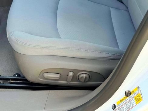 Used 2022 Chevrolet Malibu LT FWD image 17