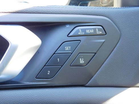 Used 2022 BMW X7 xDrive40i w/ Premium Package image 21