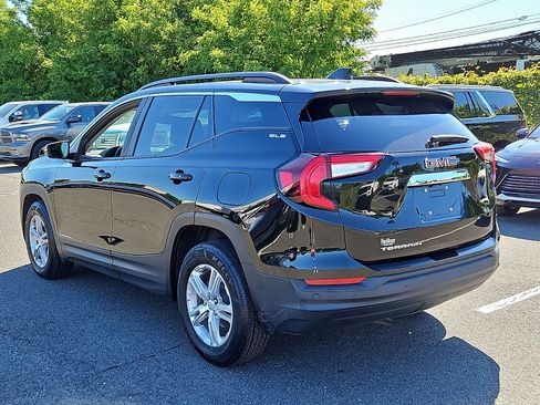 Used 2023 GMC Terrain SLE w/ Driver Convenience Package FWD image 4