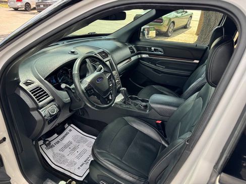 Used 2018 Ford Explorer Limited w/ Equipment Group 301A AWD/4WD image 9