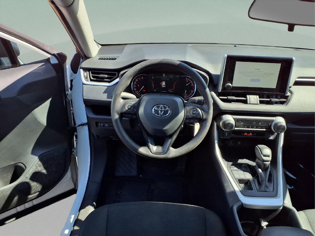 Used 2025 Toyota RAV4 LE AWD/4WD image 9