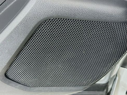 Used 2024 Toyota Highlander XLE image 19