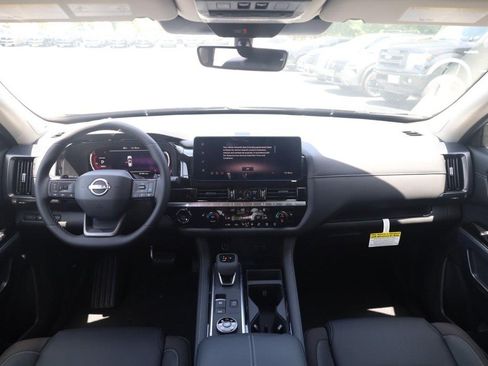 New 2026 Nissan Pathfinder SL w/ SL Premium Package AWD/4WD image 7