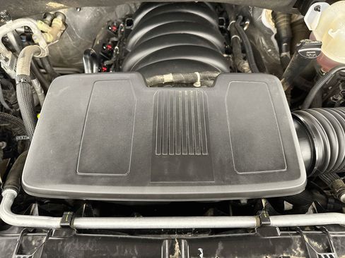 Used 2025 GMC Yukon XL AT4 w/ LPO, Floor Liner Package AWD/4WD image 36