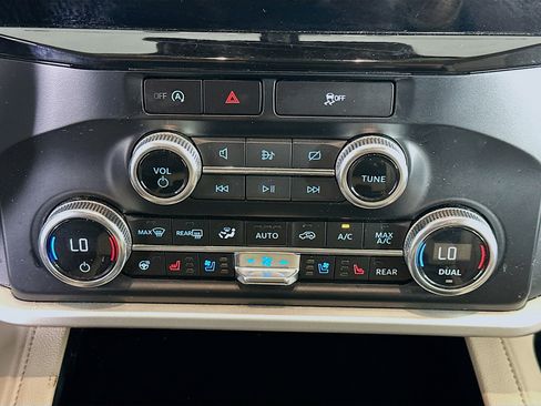 Used 2024 Ford Expedition Max XLT image 24