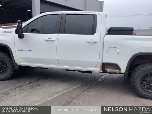 Used 2022 Chevrolet Silverado 2500 LT w/ Convenience Package AWD/4WD image 9
