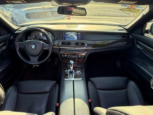 Used 2011 BMW 750i RWD image 7
