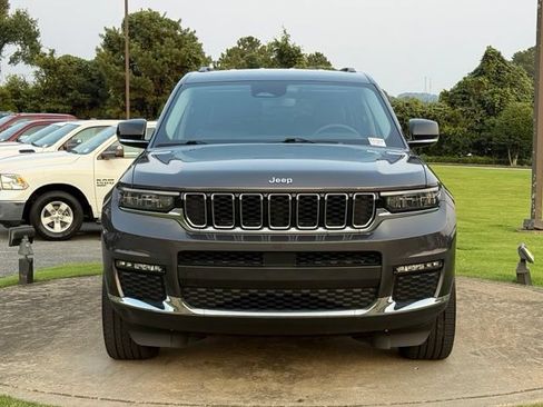 Used 2023 Jeep Grand Cherokee L Limited AWD/4WD image 2