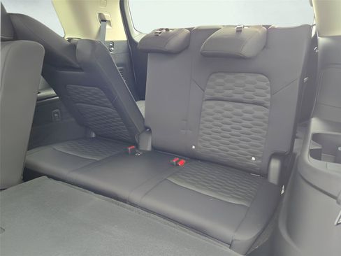 Used 2024 Nissan Pathfinder SV w/ Black Appearance Package AWD/4WD image 17