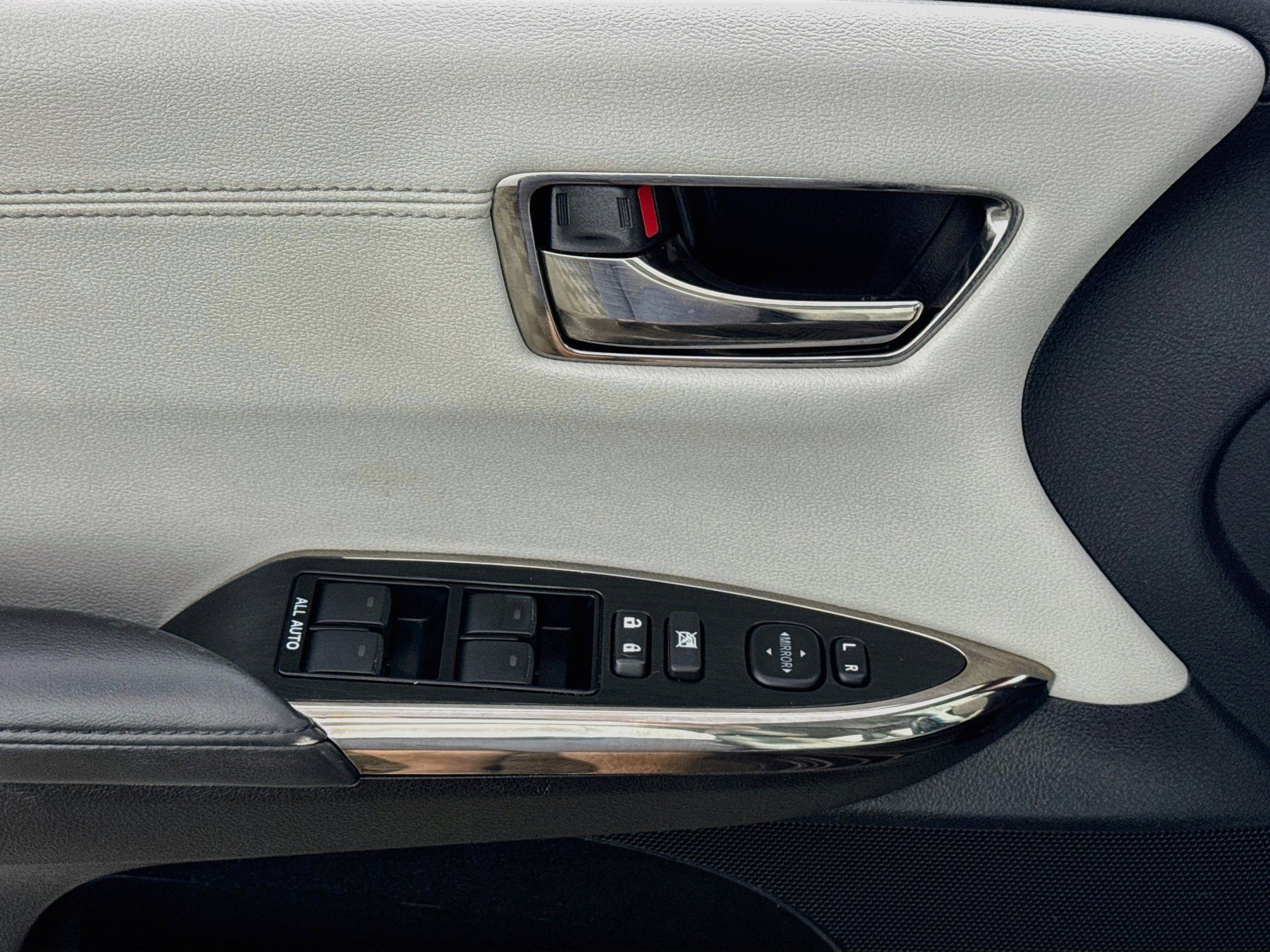 Used 2016 Toyota Avalon XLE Plus FWD image 19