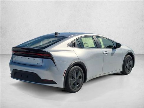 New 2027 Toyota Prius LE FWD image 2