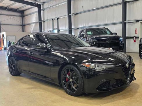 Used 2020 Alfa Romeo Giulia w/ Nero Edizione image 3
